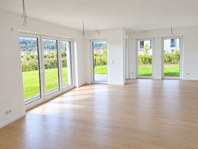 MODERN WOHNEN, DRAUSSEN GENIESSEN - MIT TERRASSE & GARTEN – Wohnen