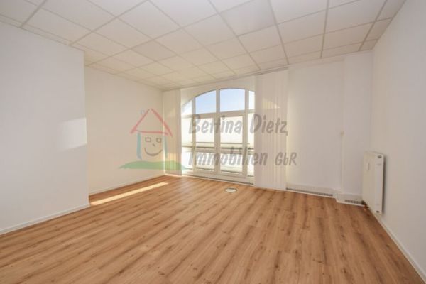 DIETZ: Büroraum im 3. Obergeschoss in Großwallstadt - Sofort frei!