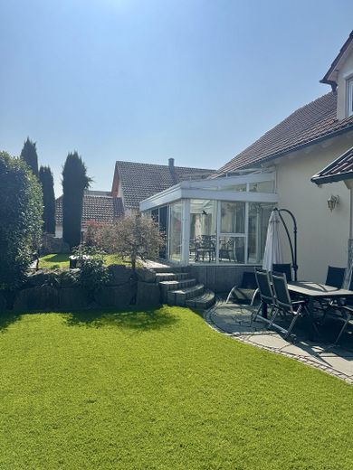 مساحة رحبة وإمكانات عديدة – منزل استثنائي متعدد الاستخدامات – Garten/Terrasse