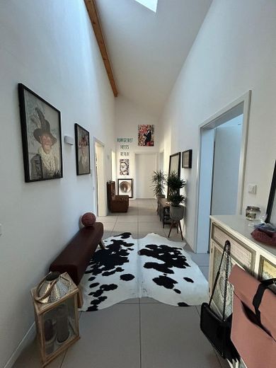 Sehr ruhige, traumhafte, gr. 4-Zi.-Terrassen-Wohnung Grafing – geräumiger Flur