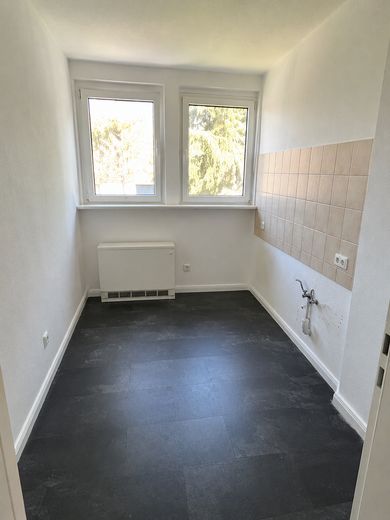 3 Zimmer DG Wohnung ohne Schrägen mit viel Stauraum und Stellplatz – Küche