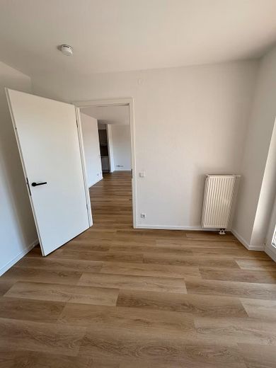 Renovierte 2 Zimmer Wohnung mit Loftfeeling in Pankow / Französisch Buchholz – Ausblick SZ ins WZ/Küche