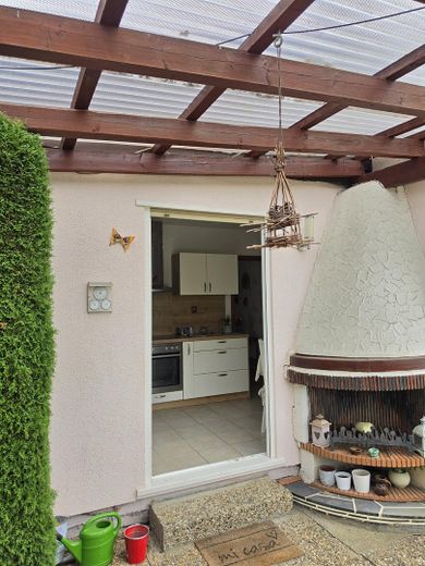 Provisionsfrei: Großzügiges Einfamilienhaus in ruhiger Aussichtslage mit teilbarem Großgrundstück – Seitenzugang Küche mit Kamin