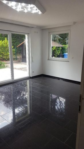 Reihenendhaus mit gehobene Ausstattung und 2 Stellplätze (Mietpreis inbegriffen) – Foto 17