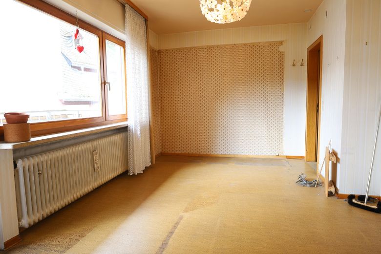 139 qm | 7 Zimmer | 2 Balkone | Reihenendhaus für 125.000 € – 2. OG Wohnzimmer Foto 3