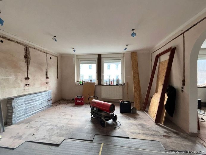 Haus mit Entwicklungsmöglichkeiten bietet  Potenzial für Investoren, Familien oder handwerklich versierte Käufer – VUB0002214-10