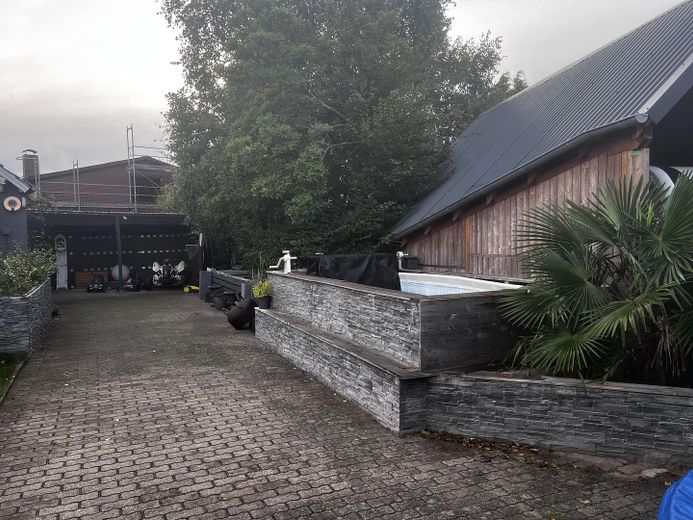 Modernized single- to two-family house – high-quality renovated, family-friendly – Foto 2