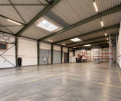 बिना कमीशन! Barsbüttel में कार्यालय सहित 725 m² का गोदाम हॉल