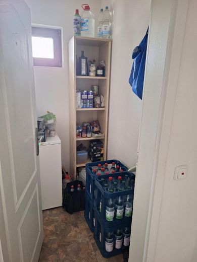 Großzügiges Wohnen im gepflegten Landhaus (nähe Golfplatz/Waldrand) PROVISIONSFREI – Speisekammer neben Küche