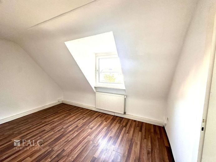 Historisches Ambiente: Großzügige DG-Wohnung! – Schlafen