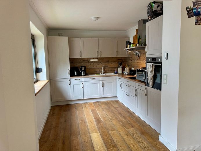 Casa unifamiliare indipendente con due garage e bel giardino a Neumünster-Gadeland – Foto 8