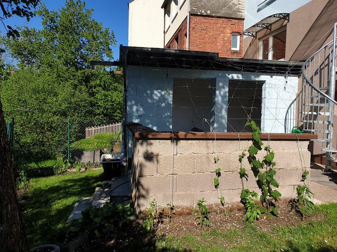 Einziehen, loskochen & wohlfühlen: Modernisiertes XL-Haus mit Traumküche, Komfort-Garage & Garten – Garten 03