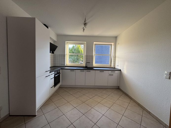 geräumige 3 Zimmer Wohnung mit Einbauküche 2 Loggien in Deegfeld – große Küche