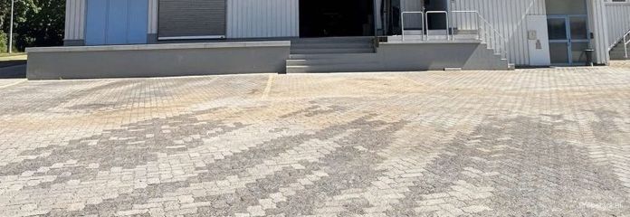 981 m² Lagerfläche ( Rampe + ebenerdig ) + 120 m² Bürofläche