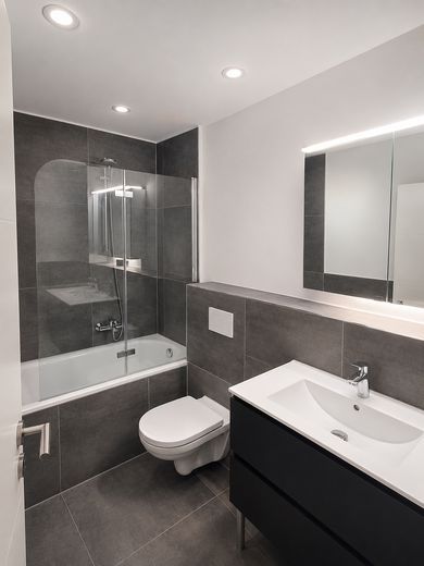 Stilvolles Wohnen auf Zeit hochwertig möblierte Wohnung, ruhig, modern & in Top-Lage, all-inclusive – neues Bad