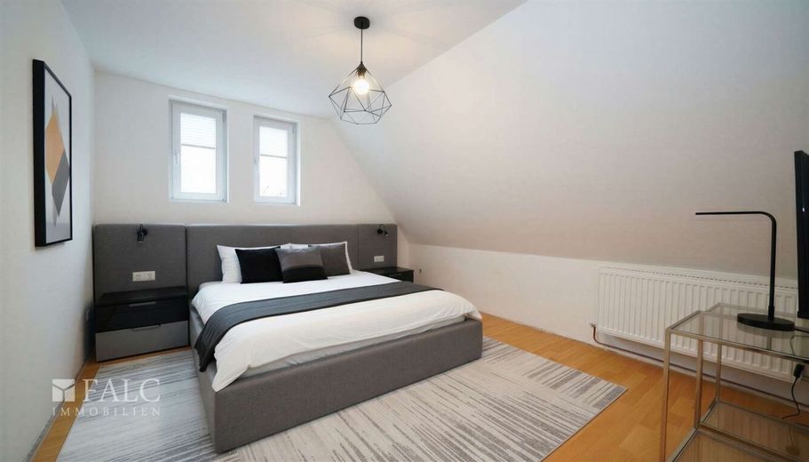 Charmantes EFH auf mehreren Ebenen inkl. Garage und historischem Gewölbekeller - FALC Immobilien HN – Weiteres Schlafzimmer 2.OG (Vis.)