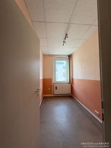 Vielseitige Büro- oder Praxiseinheit (ehem. Physiotherapie) preiswert zu vermieten! – Innenansicht