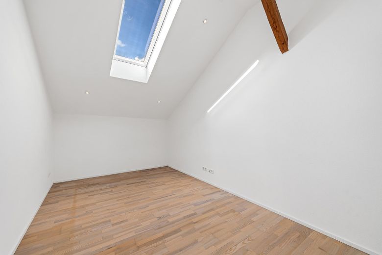 Wunderschöne, helle Galeriewohnung 4-Zimmer – Zimmer DG