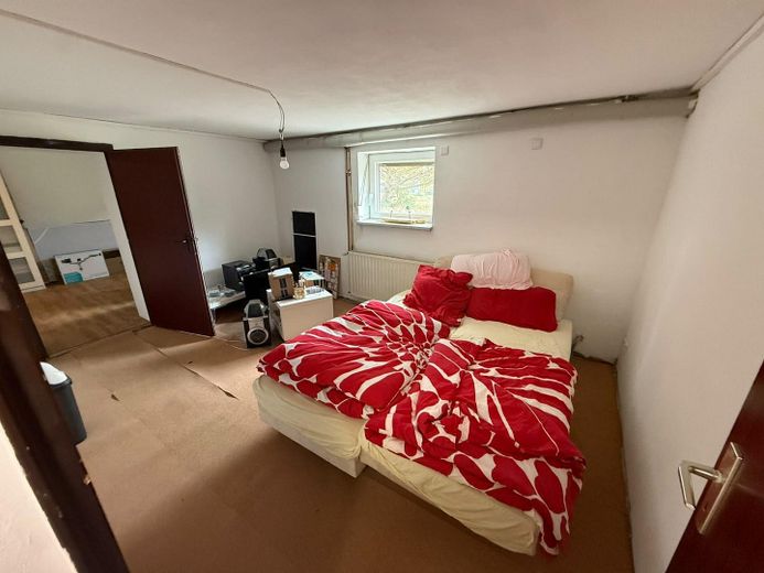 Casa unifamiliar con 1209qm de terreno y más de 250qm de superficie útil – Durchgangszimmer im Keller
