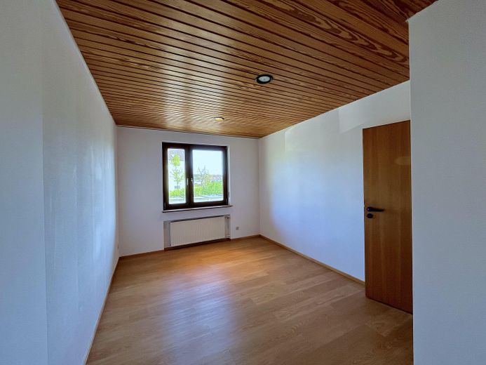 Spacious end-of-terrace house in Mannheim-Wallstadt – Photo 8