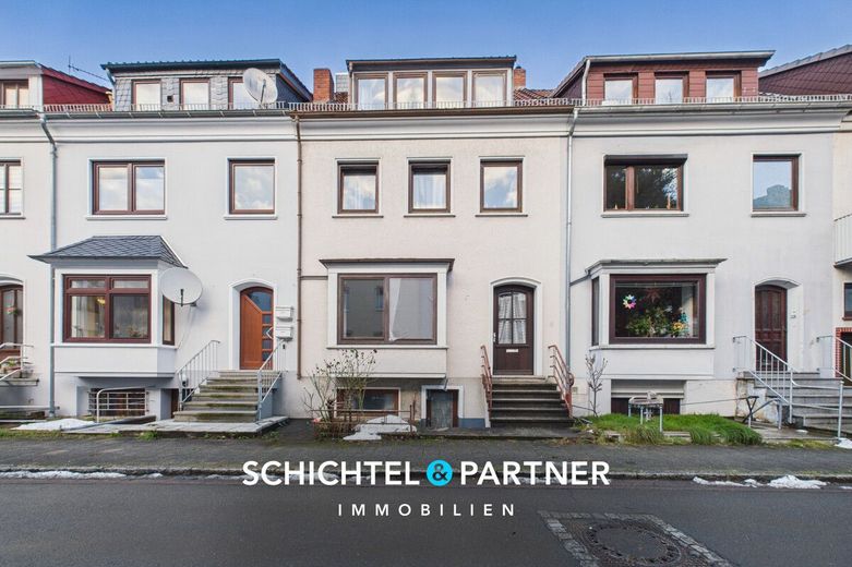 Bahnhofsvorstadt | Studentenhaus mit zwei Balkonen und Terrasse – S&amp;P | Außenansicht