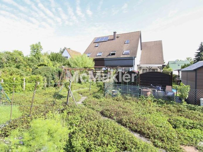Felicidad familiar en Berlín-Buckow – Amplia casa adosada intermedia con terraza, jardín y plaza de aparcamiento – Foto 1