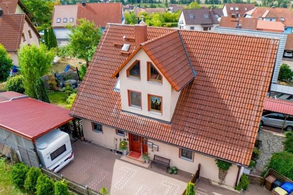 Viel Platz zum Leben: Flexibles Zweifamilienhaus mit optionaler Einliegerwohnung