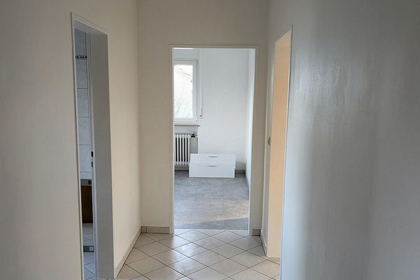 Appartement calme de 3 pièces au 1er étage d’une maison de 3 logements, balcon, cave, garage éventuellement