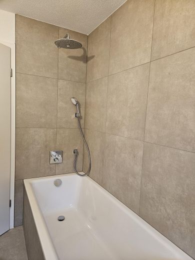 Badewanne mit Dusche