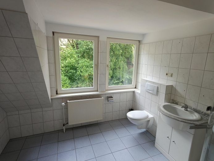 Ehemaliges Pfarrhaus in Oldenstadt zu verkaufen – Bad I OG mit Dusche