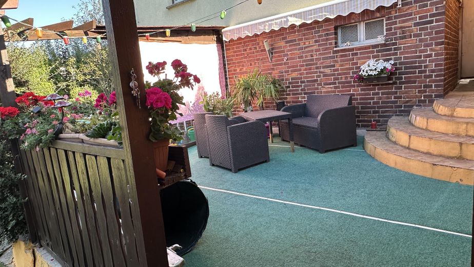 Eigenheim am SW-Stadtrand mit schönem Garten – Terrasse am Haus