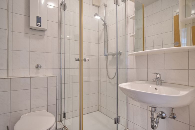 Atrakcyjne mieszkanie z balkonem i dobrym rozkładem pomieszczeń, położone w spokojnej okolicy, w przyjemnej dzielnicy mieszkaniowej – 2b8952895d1bf3713bd542b821fb02f377f3aa36.jpg