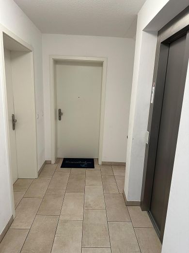 Appartement en copropriété haut de gamme de 2 pièces avec terrasse et place de parking en sous-sol – Fahrstuhl