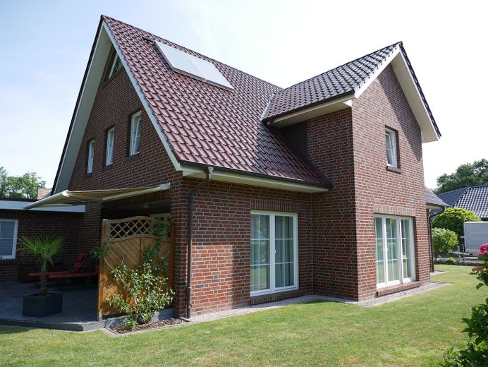 Hochwertig, Modern, in einmaliger grüner Lage – Blick aus Süden