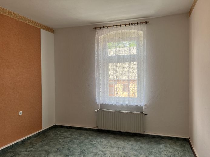 Ahır, garajlar ve büyük bahçeye sahip 2 ailelik ev – Obergeschoss Schlafzimmer I