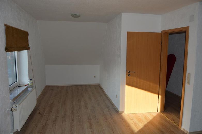 Mehrfamilienhaus provisionsfrei – 1 Einheit vermietet, 1 Einheit frei für Sie – WG 2: Schlafzimmer 2 OG