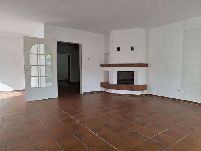 Rara opportunità nel Kreuzviertel: appartamento su due livelli, ca. 145 m², 4 locali, balcone – senza provvigione – 2. OG_Wohnzimmer (5)