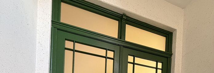Велика квартира в старому будинку — 10 кімнат поблизу Державного театру Котбуса, лікарського кабінету, підходить для спільного проживання – Wohnungstür