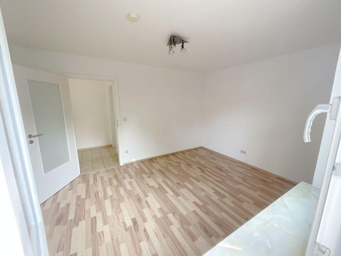 Mooi lichte 2-kamerwoning in Karlsruhe met inbouwkeuken en eigen ingang – Foto 3