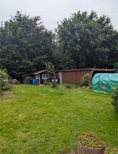 Garten mit Häuschen