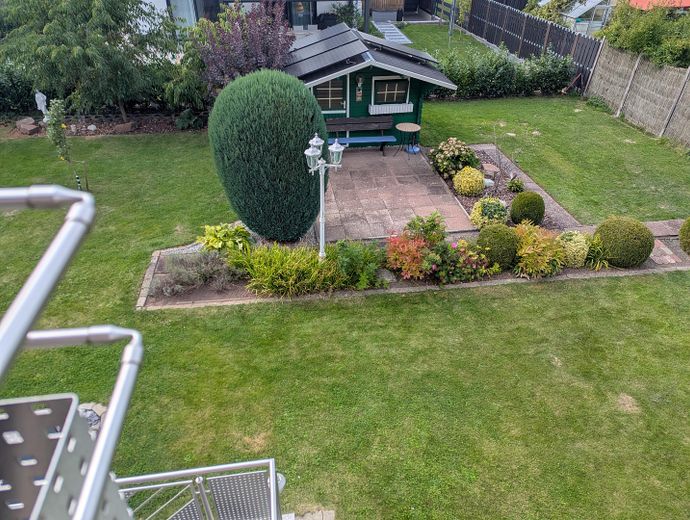 2 yaşam alanı, bahçe ve aile için bolca alan sunan geniş iki ailelik ev – Garten