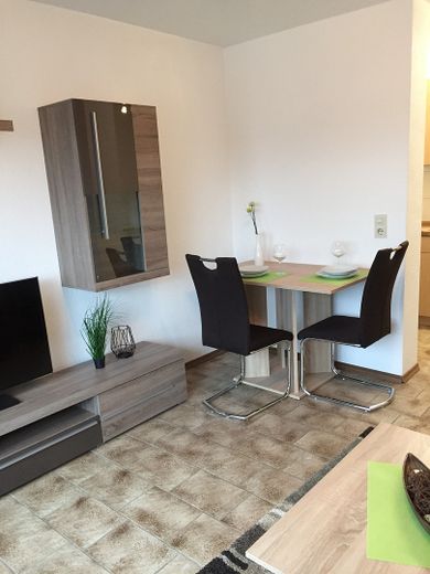 Schöne möblierte 2 ZKB Balkon Single-Wohnung in Pottum am Wiesensee – Essecke