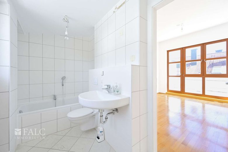 Wohnglück auf vier Ebenen - modernes Reihenmittelhaus in begehrter Lage von Feldmoching – DG En-suite-Badezimmer