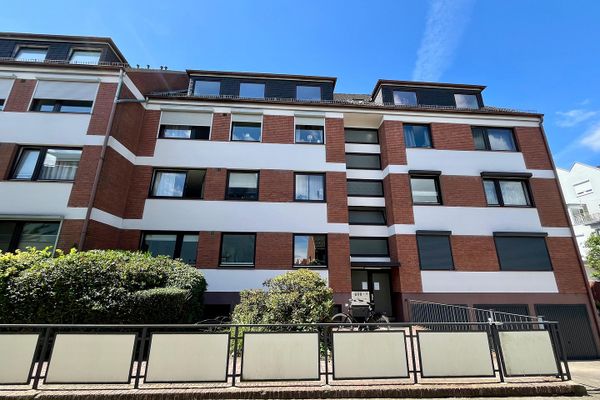 Provisionsfrei: 4-Zimmer-Dachgeschosswohnung mit Südbalkon & Garagenstellplatz in Schwachhausen
