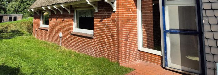 Seitenansicht Reetdachhaus 