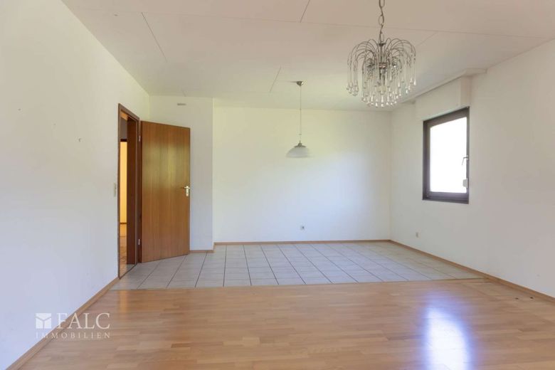 Einfamilienhaus in gehobener Lage auf 1008 m² – Wohnzimmer