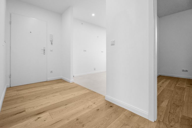 Erstbezug Saniert – 2 Zimmer – Balkon – Wettbergen – Flur