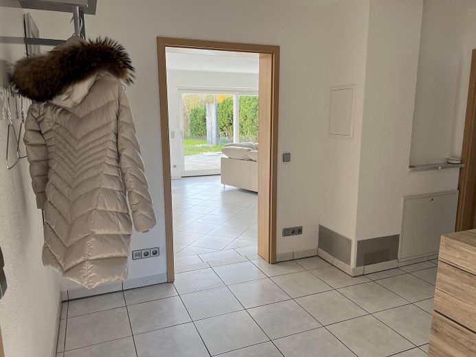 Spacious Modern Semi-Detached House with Potential – EG Diele - Wohnzimmertür