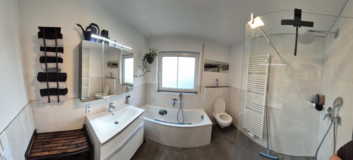 Sonnige 4-Zimmer-Wohnung in Konstanz Petershausen – Hauptbad