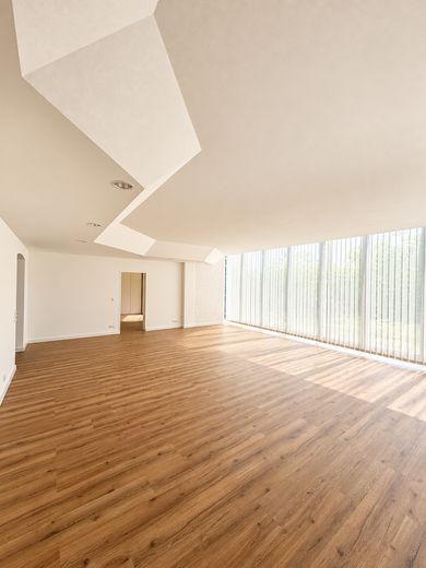 Spacious garden apartment with an exceptional living area, terrace, and direct views of greenery – Wohnbereich